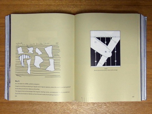 左頁：ダイアグラム。フロアの反復を背景として、自由な形態をもつヴォイドが描かれている。　右頁：6階平面図（『S,M,L,XL』p.626-627）