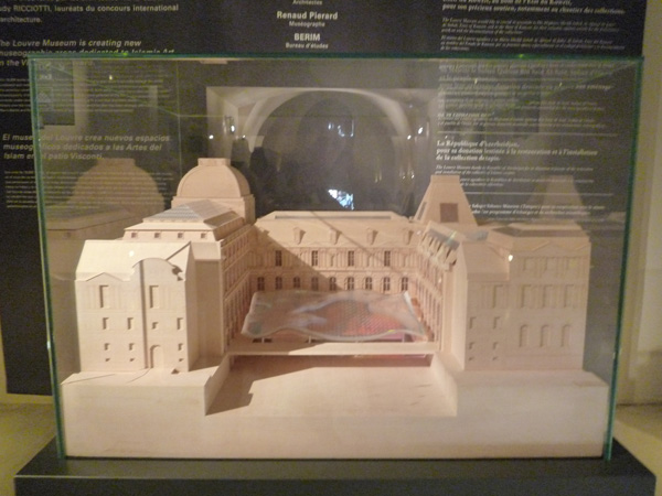 ヴィスコンティ中庭に建設されるイスラム美術ギャラリーの模型