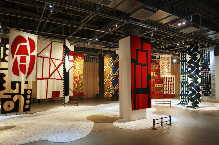 柚木沙弥郎 life・LIFE：2021年｜美術館・アート情報 artscape