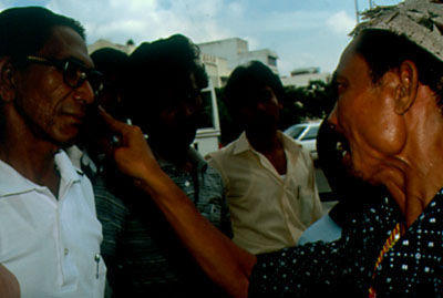 �}���[�V�A