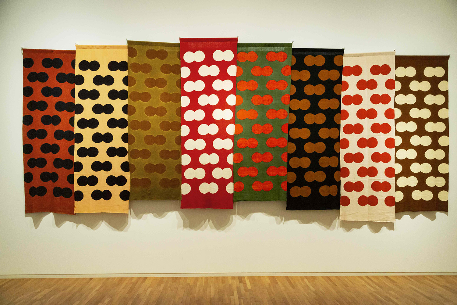 柚木沙弥郎 life・LIFE：artscapeレビュー｜美術館・アート情報 artscape