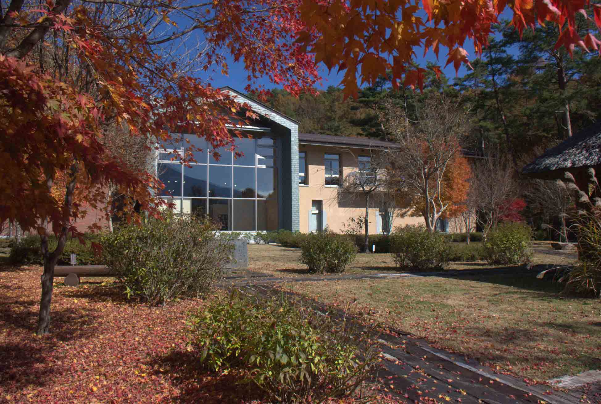 四季の杜おしの公園　岡田紅陽写真美術館・小池邦夫絵手紙美術館