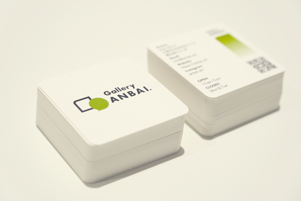 ディスプレイは台湾のAUO社製、先進反射防止技術 A.R.T.（Advanced Reflectionless Technology） を搭載