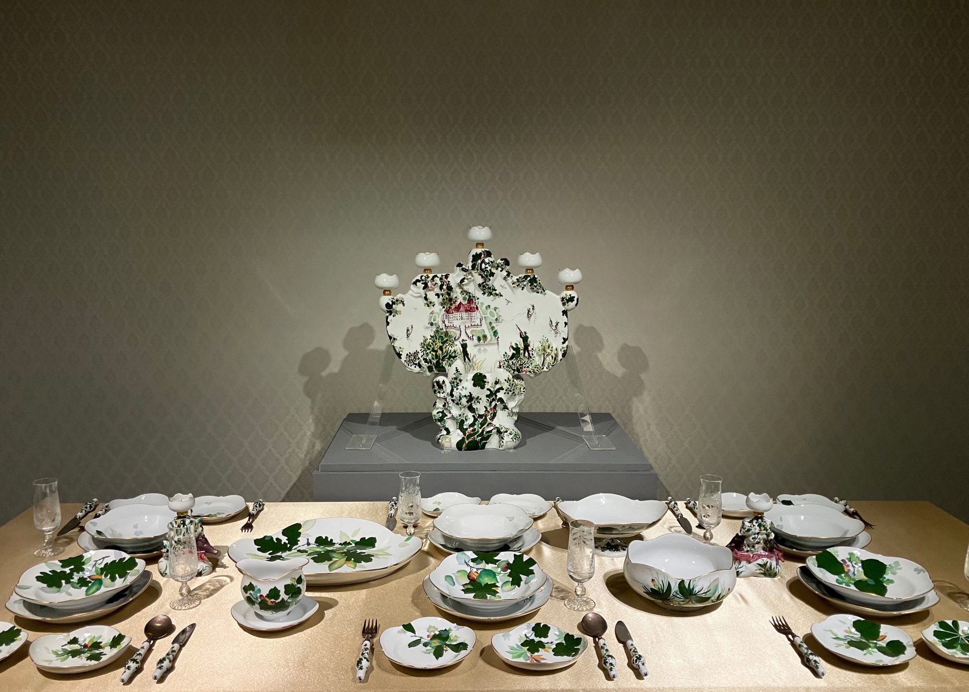 昭和30年代 佐野厚生病院記念マルチカラーヴェース　歴史ある　壺 杉江あこ｜「特別展 巨匠ハインツ・ヴェルナーの描いた物語