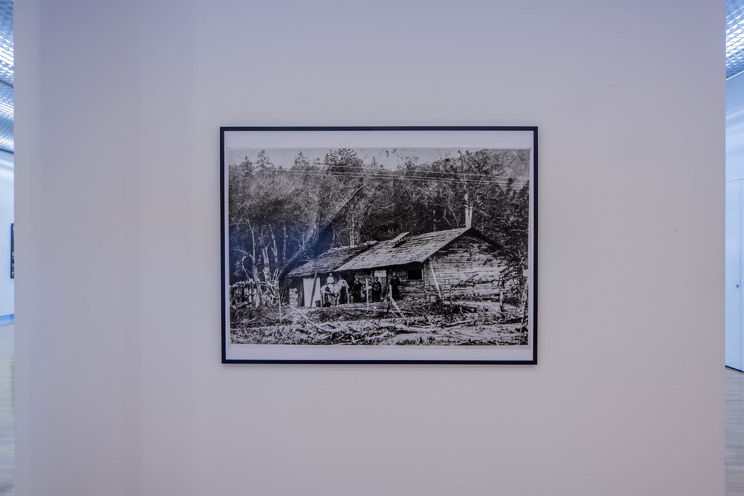 宮井和美｜まなざしが重なる場所──大橋英児「Your eyes are our eyes─囚人道路─」