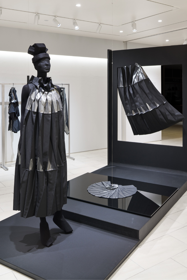 132 5. ISSEY MIYAKE 「No. 3-2」 – artscape